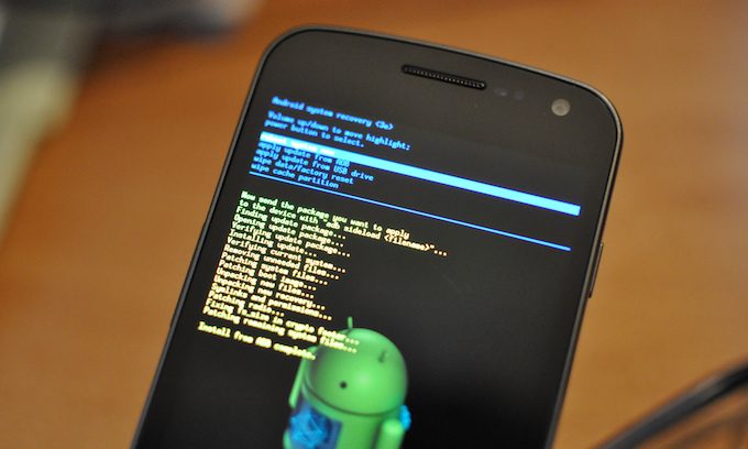 Androidを強制的に再起動する方法まとめ 強制終了で電源を落とすコマンド Xperia Galaxy Nexus